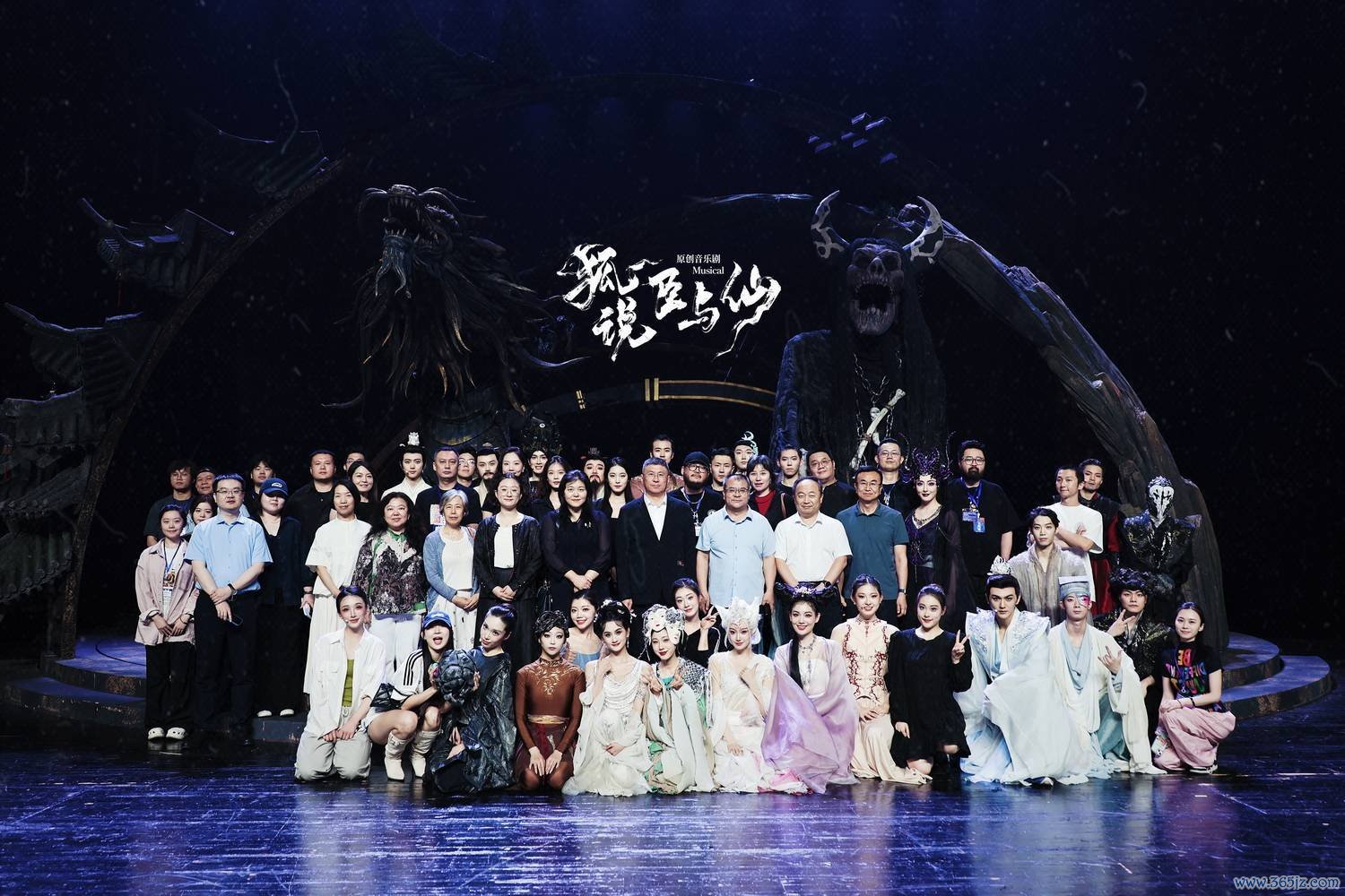 剧组大合影.JPG